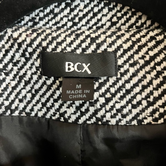 Woman’s dress coat - Picture 4 of 6